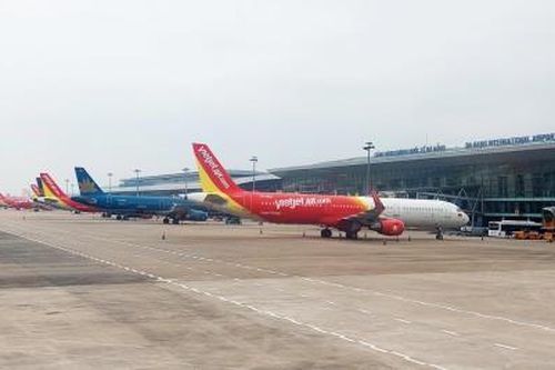Hủy và điều chỉnh giờ bay đối với nhiều chuyến bay do ảnh hưởng bởi bão số 12