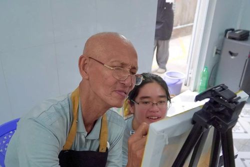Gen Z và hành trình lan tỏa yêu thương qua nét cọ