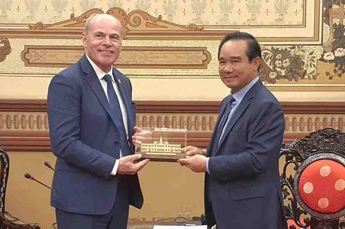 Chủ tịch UBND TPHCM tiếp tân Đại sứ Canada tại Việt Nam