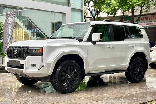 Toyota Land Cruiser Prado 2025 'kèm lạc' bất ngờ giảm giá kiếm khách