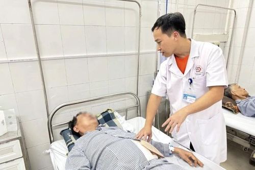 Chủ quan với khối thoát vị bẹn người đàn ông bị hoại tử đại tràng