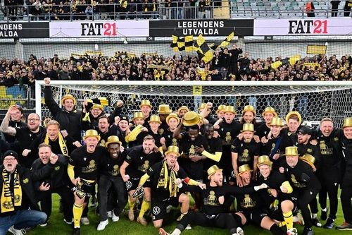 Đội bóng làng chài 800 người viết nên kỳ tích, giành quyền dự Champions League