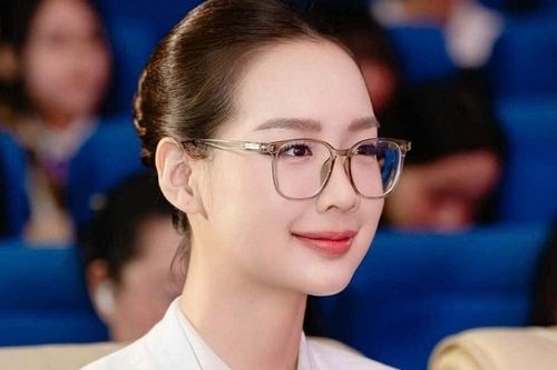 Sao Việt: Hoa hậu Bảo Ngọc thanh lịch, rạng rỡ; diễn viên Lan Ngọc khoe chân thon trên phố