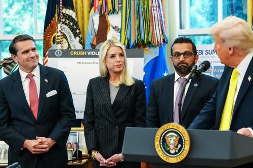 Tổng thống Mỹ Donald Trump phàn nàn 'chịu thiệt hại lớn', tính đòi Bộ Tư pháp bồi thường hàng trăm triệu USD