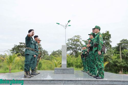 Tình hữu nghị trên cung đường tuần tra