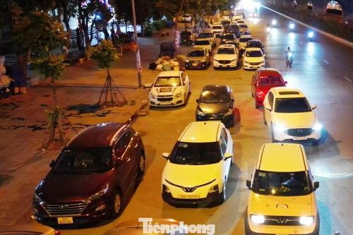 Cận cảnh tuyến đường được Trưởng Phòng CSGT Hà Nội nói 'về đêm là thành bãi xe khổng lồ'