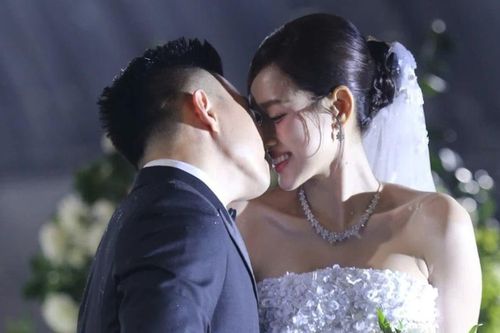 Bố chồng Đỗ Hà: 'Mong hai con quấn quýt như dòng sông Long Đại và Nhật Lệ'