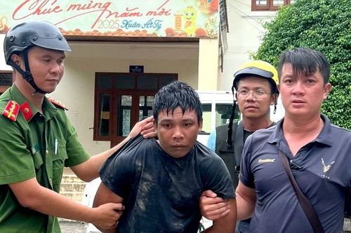 Bắt đối tượng dùng mã tấu chém vào đầu thành viên tổ an ninh xã
