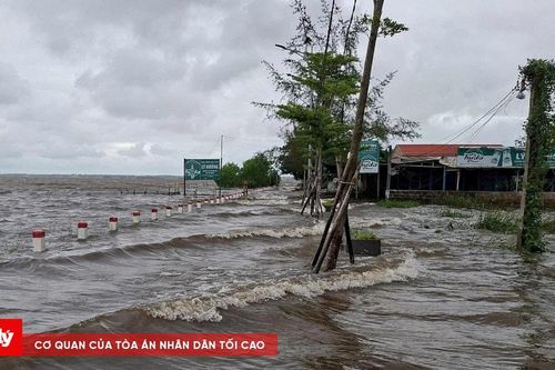 Bão số 12 làm triều cường dâng cao, khu vực ven phá Tam Giang ngập sâu