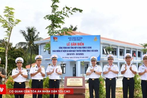 Bộ Tư lệnh Vùng 5 Hải quân gắn biển công trình 'Kho tổng hợp K700A'