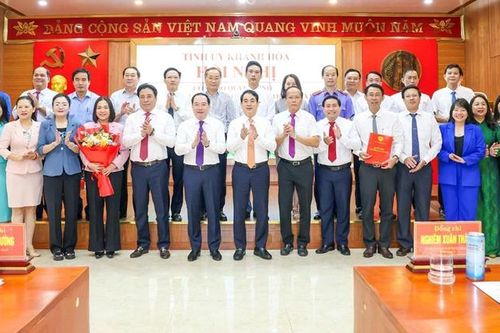 Khánh Hòa công bố các quyết định về công tác cán bộ các cơ quan Đảng