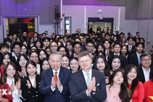 Tổng Bí thư gặp gỡ sinh viên Việt Nam đang theo học tại Helsinki