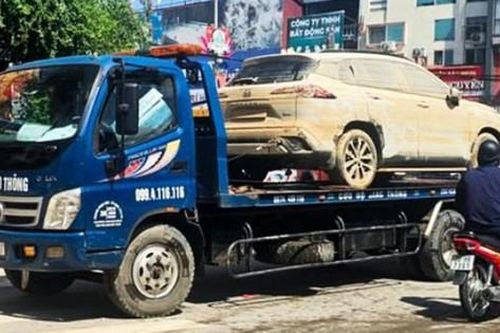 Những chiếc ô tô ngập trong nước lũ ở Thái Nguyên sẽ đi về đâu?