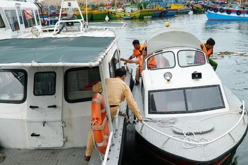 Công an Gia Lai tập huấn kỹ năng lái xuồng cứu hộ, sẵn sàng trước mọi tình huống thiên tai