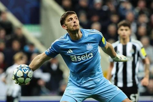 CĐV choáng váng với pha kiến tạo không tưởng từ thủ môn Newcastle