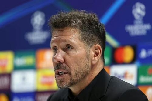 HLV Diego Simeone mỉa mai Liverpool sau khi bị Arsenal vùi dập