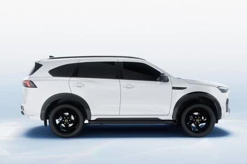 Đối thủ của Toyota Fortuner trình làng, giá gần 960 triệu đồng