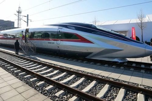 Tàu cao tốc nhanh nhất thế giới của Trung Quốc đạt tốc độ 453 km/h, lập kỷ lục mới
