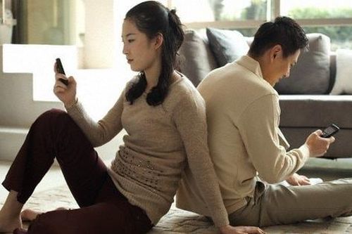 'Ngoại tình số': Giết chết hôn nhân bằng tin nhắn, hình ảnh, không cần thể xác