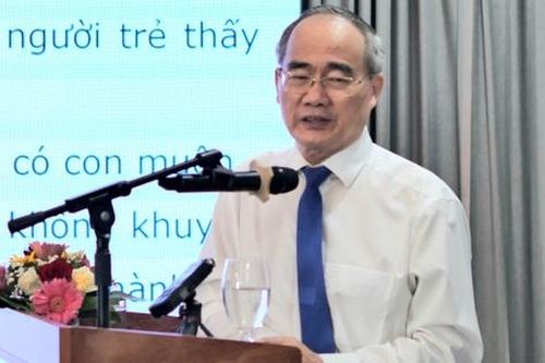 Sinh con không chỉ là việc riêng của gia đình mà còn là trách nhiệm với tương lai dân tộc