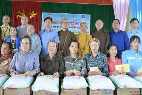 Giáo hội Phật giáo Việt Nam trao hơn 1 tỷ đồng hỗ trợ người dân bị thiệt hại do thiên tai