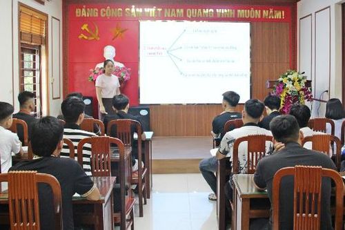 Bồi dưỡng lý luận chính trị: Tạo nền tảng nâng tầm cán bộ cơ sở