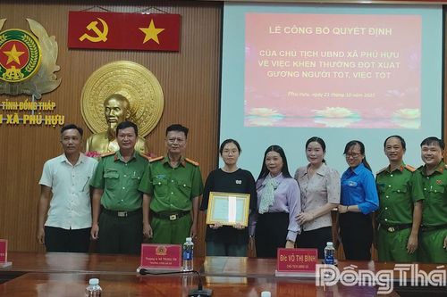 Xã Phú Hựu: Khen thưởng đột xuất cho em Phạm Nguyễn Anh Thư
