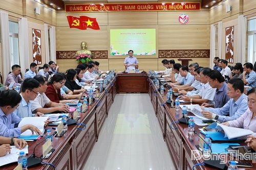 Đồng chí Trần Văn Dũng kiểm tra việc vận hành chính quyền cấp xã
