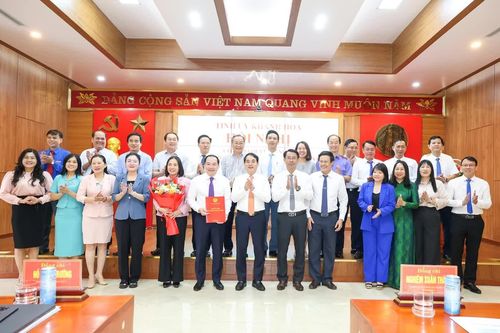 Công bố các quyết định chỉ định Ban Chấp hành, Ban Thường vụ, Bí thư, Phó Bí thư Đảng ủy các cơ quan Đảng tỉnh và Đảng ủy UBND tỉnh Khánh Hòa nhiệm kỳ 2025 - 2030