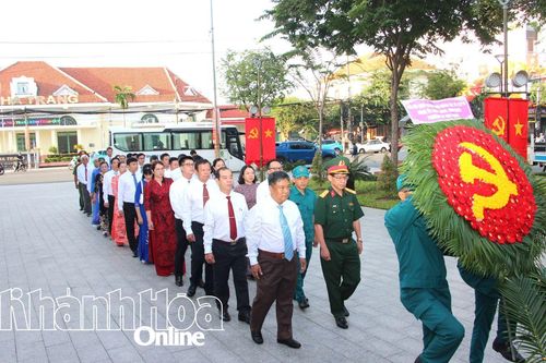 Phường Tây Nha Trang:Đặt vòng hoa, dâng hương tại Tượng đài 23 Tháng 10 kỷ niệm 80 năm Ngày Nha Trang - Khánh Hòa kháng chiến