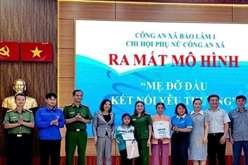 Lan tỏa yêu thương từ 'Mẹ đỡ đầu - Kết nối yêu thương'