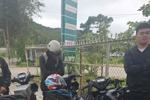 Xử lý 3 'quái xế' che biển số phóng như bay trên Quốc lộ 27C