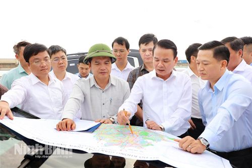 Đồng chí Bí thư Tỉnh ủy Đặng Xuân Phong khảo sát thực tế một số công trình, dự án trên địa bàn tỉnh