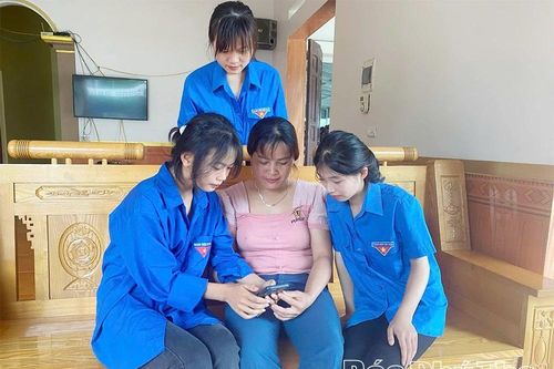 'Áo xanh' xây dựng nông thôn mới