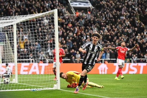 Harvey Barnes tỏa sáng, Newcastle vùi dập Benfica tại Champions League