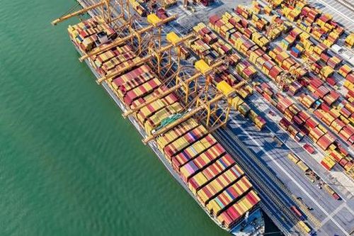 Cảng biển Việt Nam trước sức ép biến đổi khí hậu: Từ chống bão đến xây 'cảng xanh'