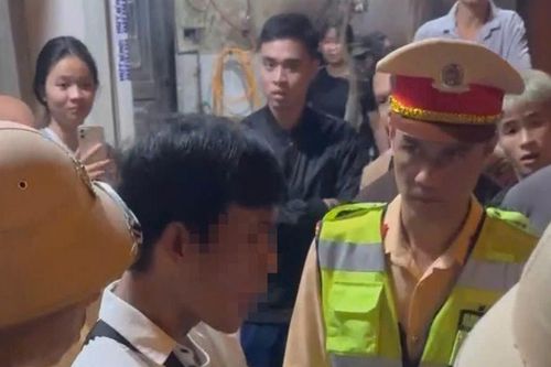 Hà Nội: Tuần tra đêm, CSGT phát hiện đối tượng tàng trữ ma túy