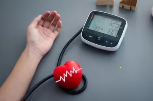 Đồ uống buổi sáng giúp kiểm soát huyết áp cao: Loại nào an toàn, loại nào không