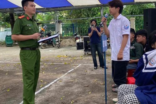 Tuyên truyền, phổ biến, giáo dục pháp luật cho gần 200 học sinh xã Hòa An