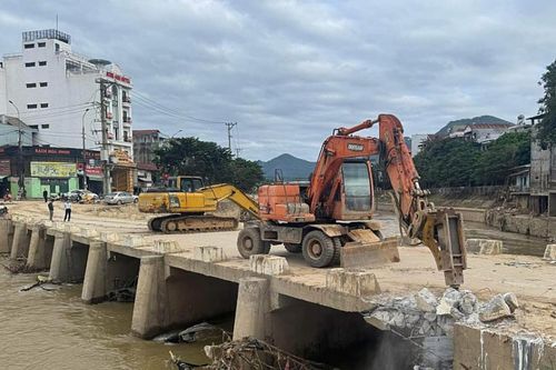 Khắc phục cầu ngầm Sông Hiến, đảm bảo thoát lũ, an toàn giao thông