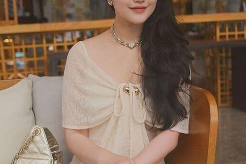Mỹ nhân đẹp ngang cô dâu trong đám cưới của con trai ông trùm BĐS TP.HCM: Hóa ra là mẹ 2 con, vừa giàu vừa đảm