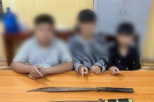 Khởi tố 'trai làng' giải quyết mẫu thuẫn bằng bạo lực