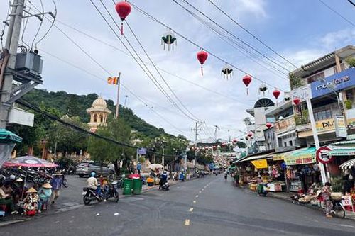 Khu du lịch Núi Sam bắt đầu thu phí theo hình thức mới