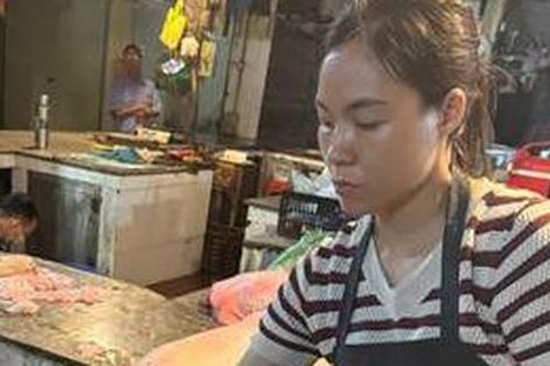 Bắt hai vợ chồng chuyên mổ lợn dịch bệnh bán cho người dân ở Hà Nội