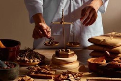 Giải pháp đẩy mạnh phát triển nền y học cổ truyền Việt Nam trong giai đoạn mới
