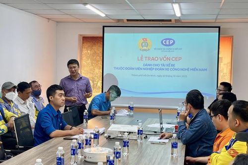 TP Hồ Chí Minh: Nhiều tài xế xe ôm công nghệ được hỗ trợ vay vốn