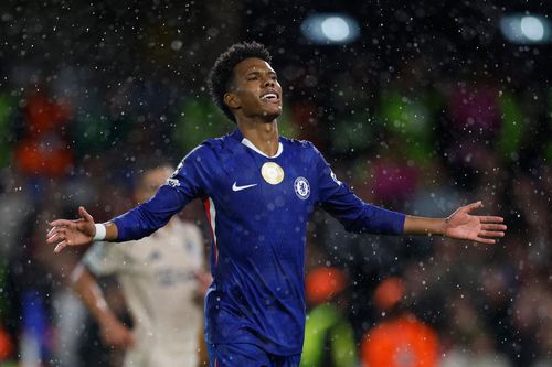 Hàng công tuổi teen của Chelsea tạo nên lịch sử