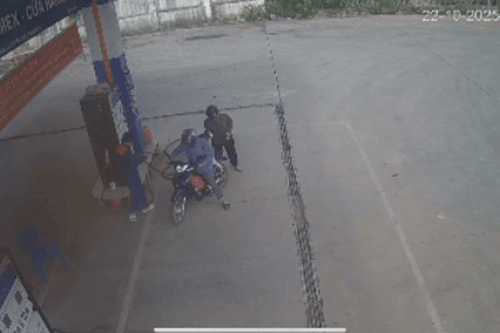 Chồng bỏ quên vợ khi đổ xăng, nhân viên chạy theo 8 km để trả người