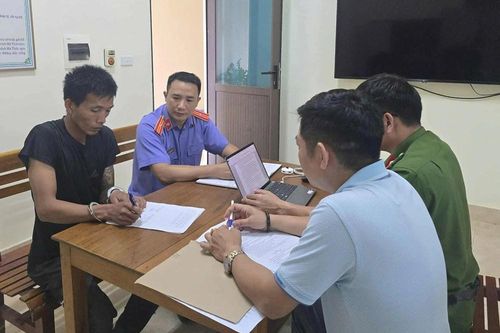 Khởi tố cha dượng bạo hành bé gái tại Hà Tĩnh