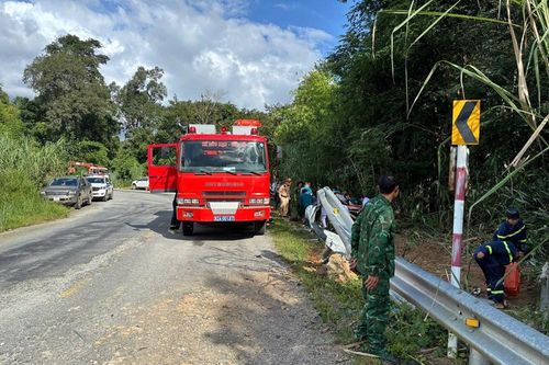 Lật xe tải trên đèo Ngọc Vin, 4 người thương vong